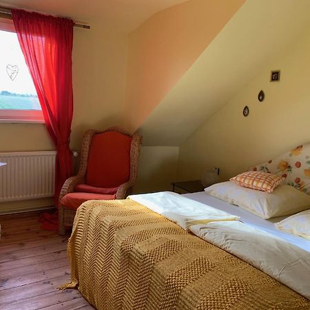 Vierseitenhof Hasenfelde - Ferienwohnung Feldblick Steinhofel Extérieur photo